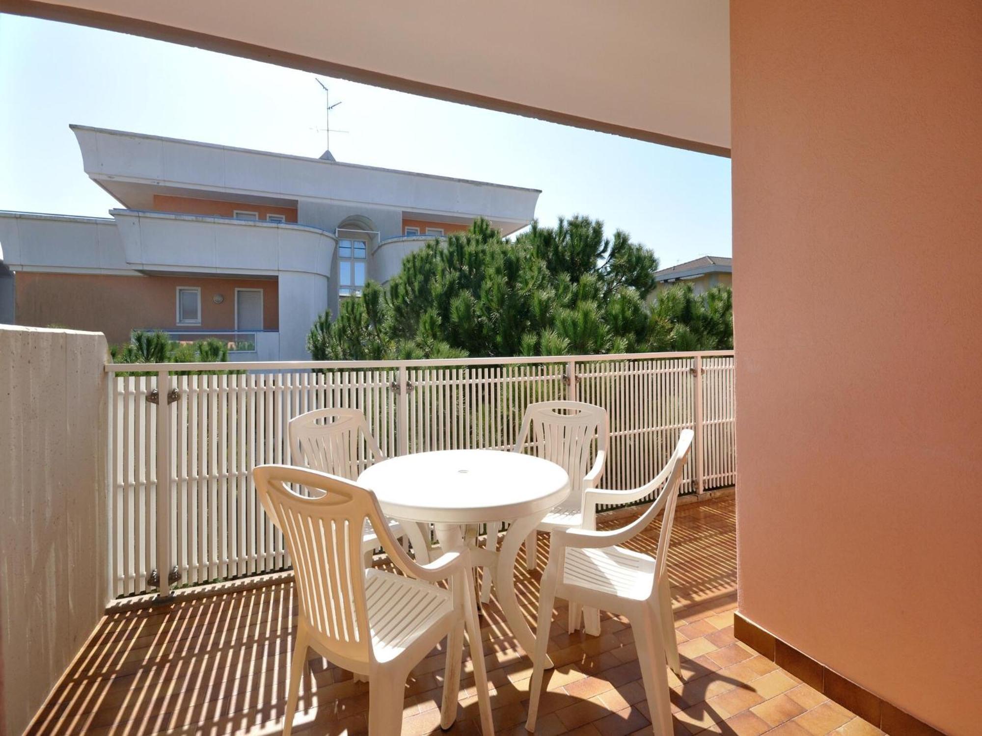 Apartment In Bibione Near Sea Beach Екстериор снимка